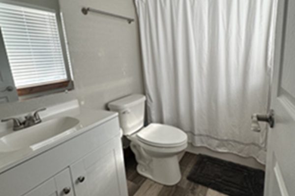 Cabin 1, bathroom